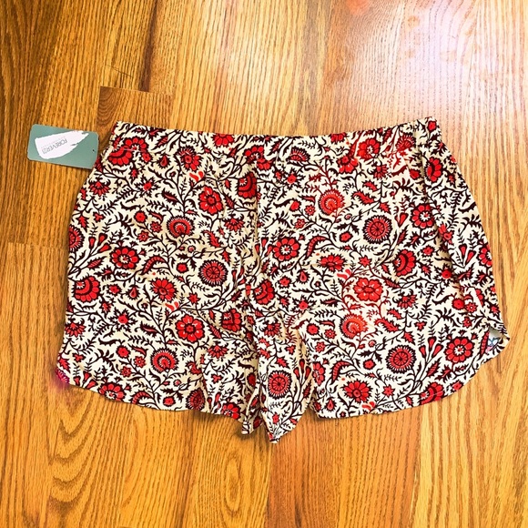 ✨HP✨ NWT FOREVER 21 RED FLORAL SHORTS SIZE SMALL - Picture 2 of 3